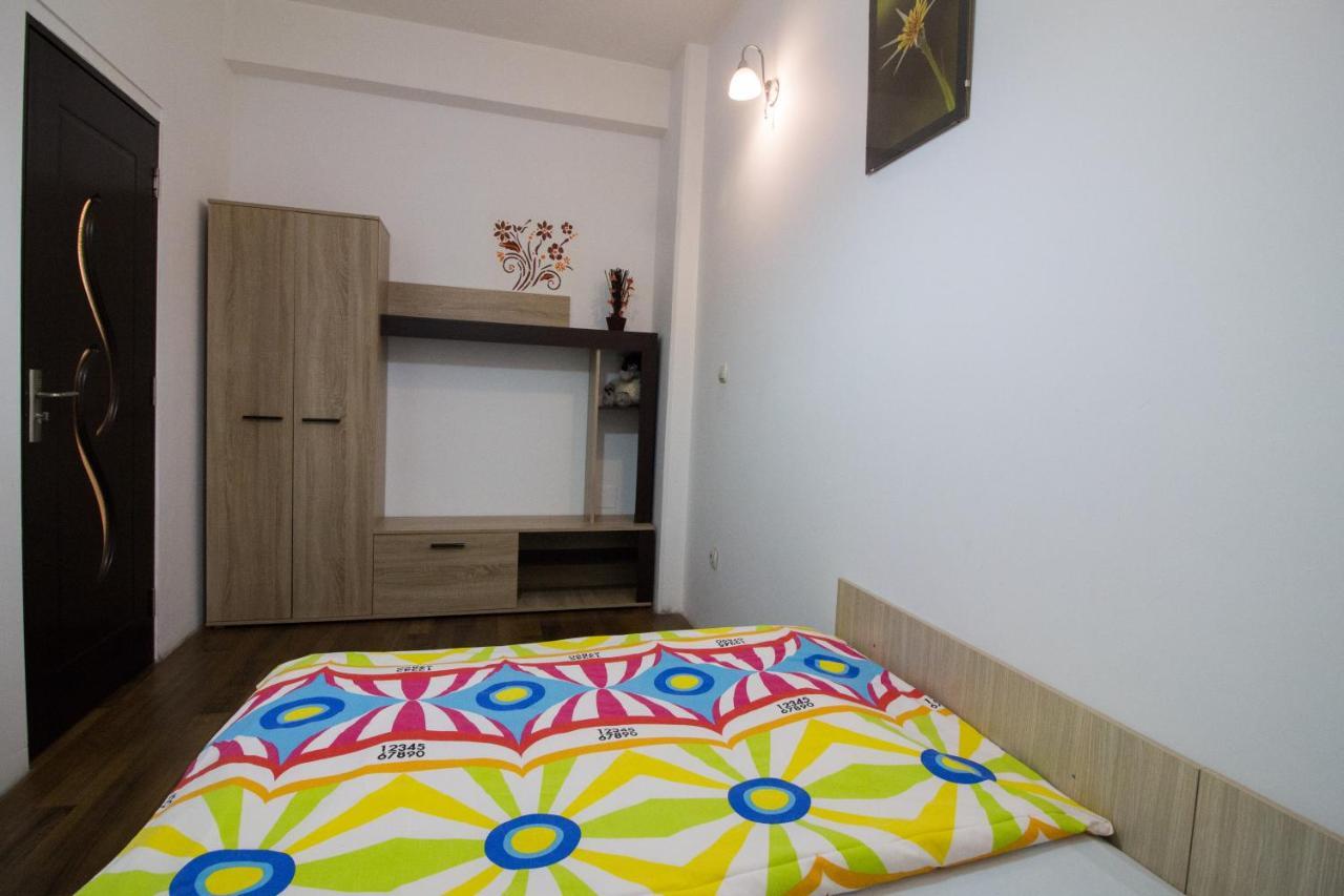 Intim Studio Flat Арад Екстериор снимка
